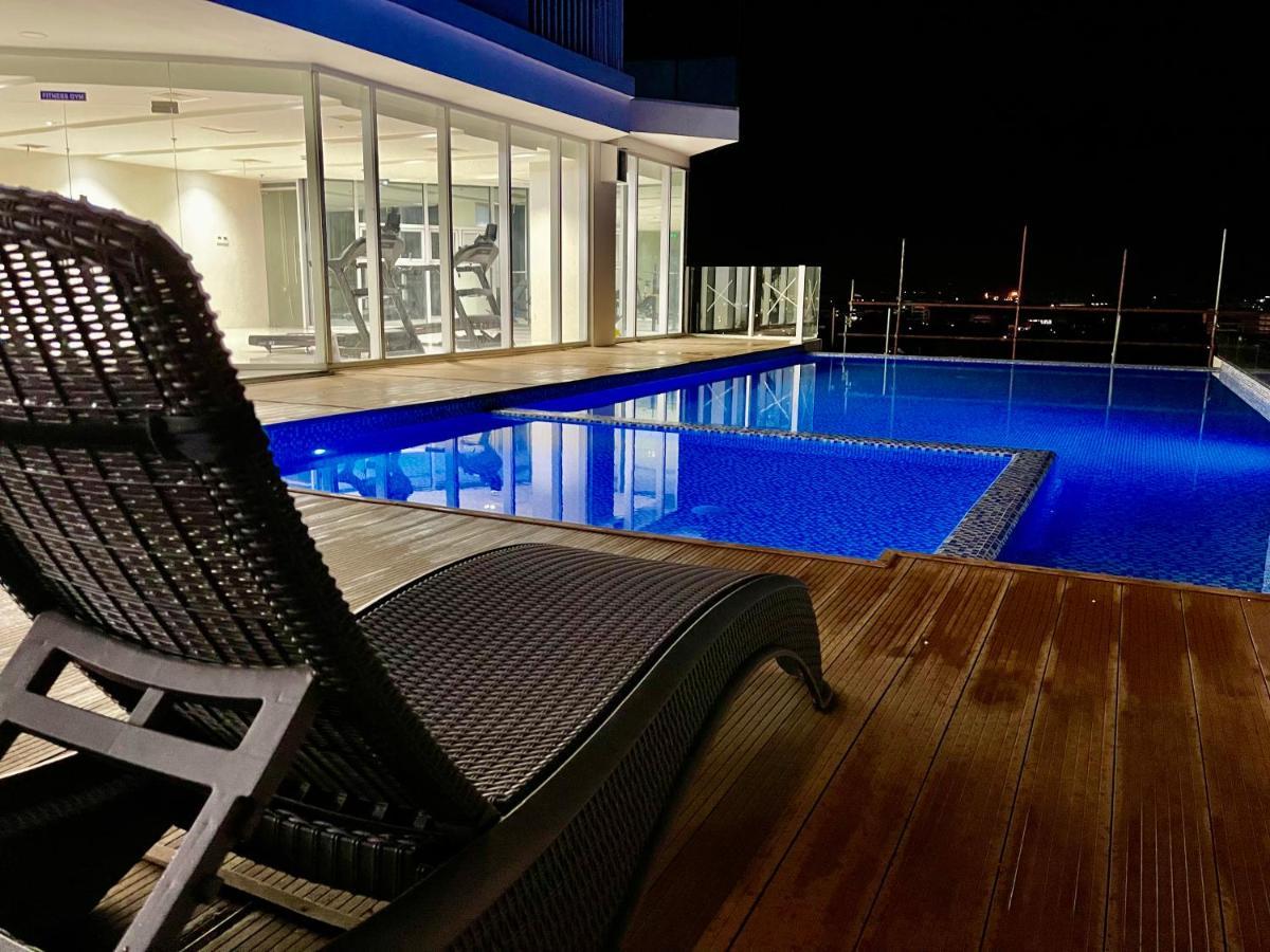 Inspiria Aparthotel Davao City Exteriör bild